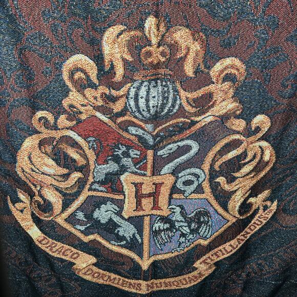 Harry Potter Hogwarts Metallic Woven Throw Blanket - Picture 3 of 5